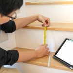 Mesure de la hauteur d'une marche d'escalier